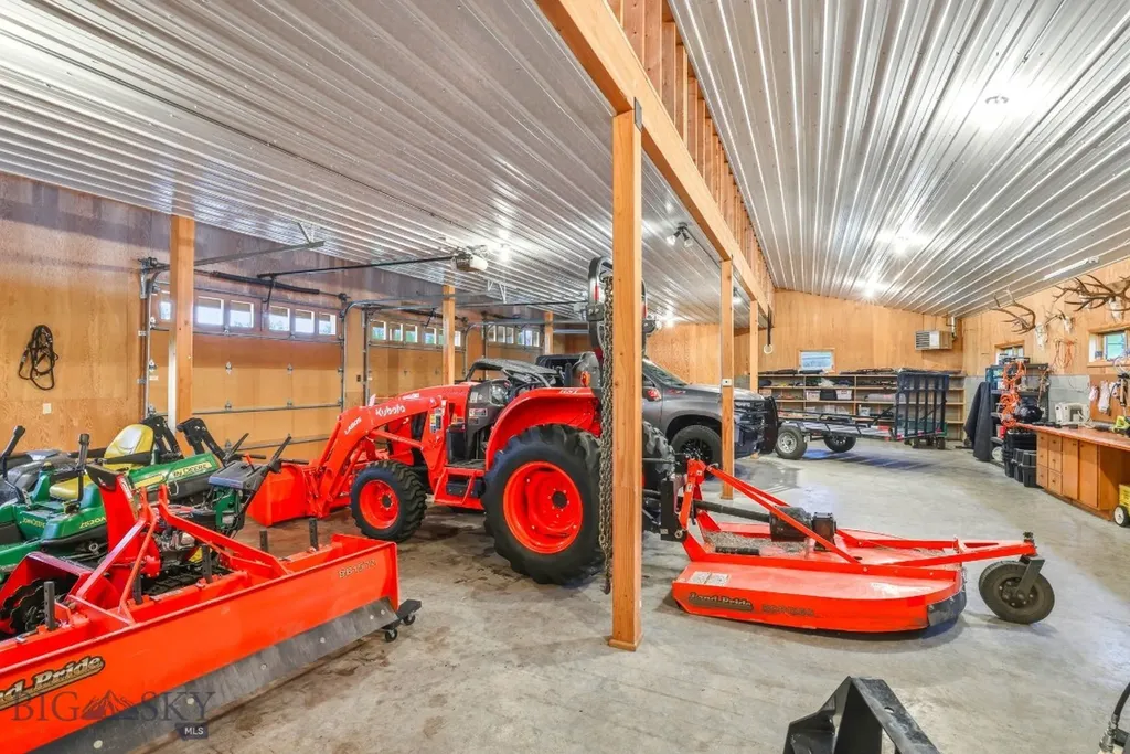 2081 Little Bear Road Gallatin Gateway MT 59730