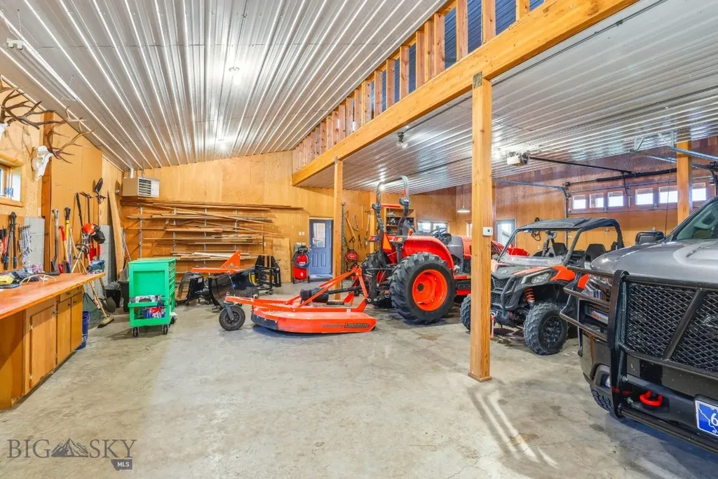 2081 Little Bear Road Gallatin Gateway MT 59730