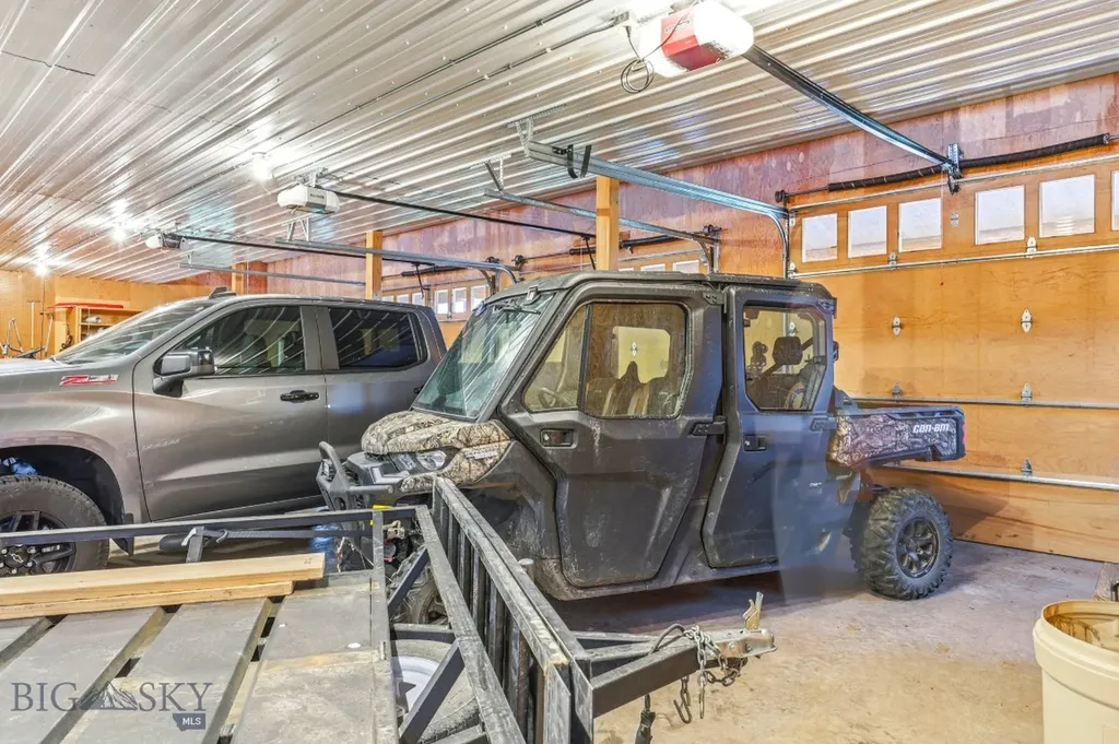 2081 Little Bear Road Gallatin Gateway MT 59730
