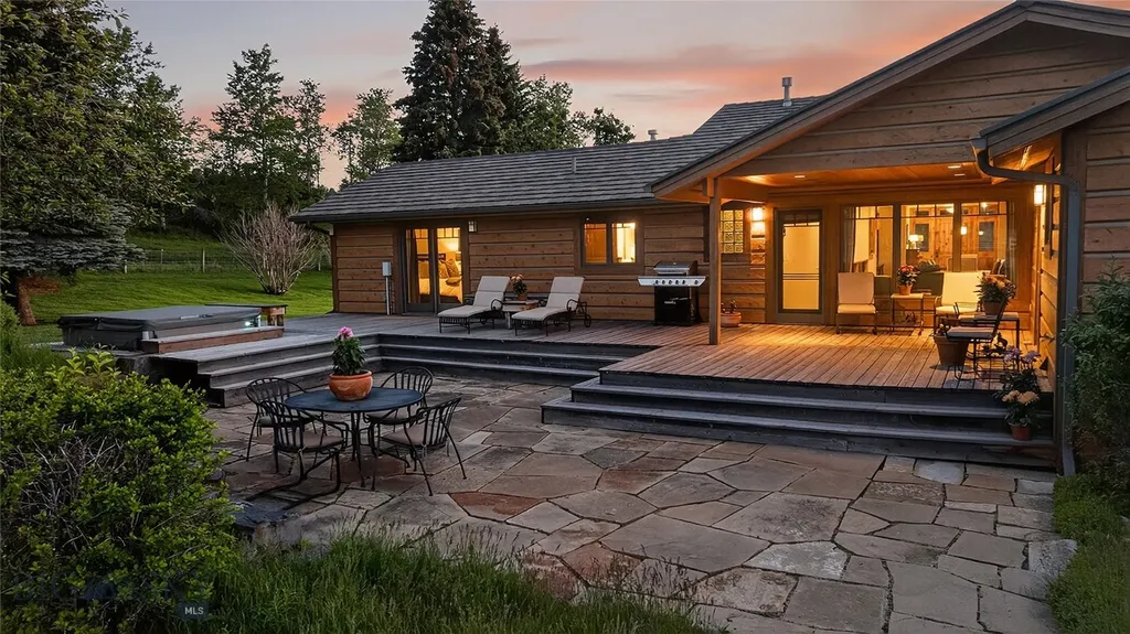 2081 Little Bear Road Gallatin Gateway MT 59730