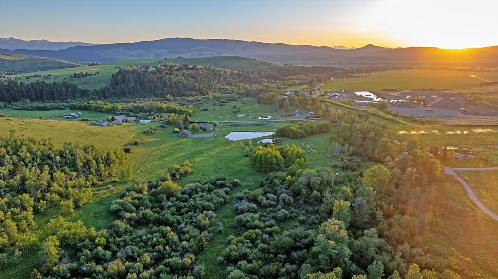 2081 Little Bear Road Gallatin Gateway MT 59730
