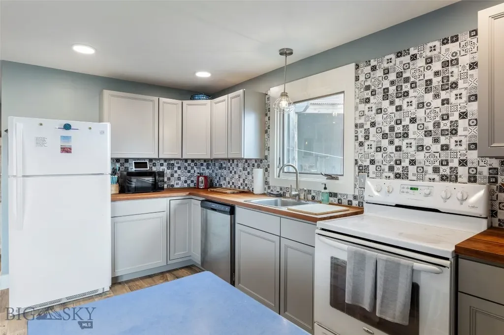 11111 Juniper Three Forks MT 59752