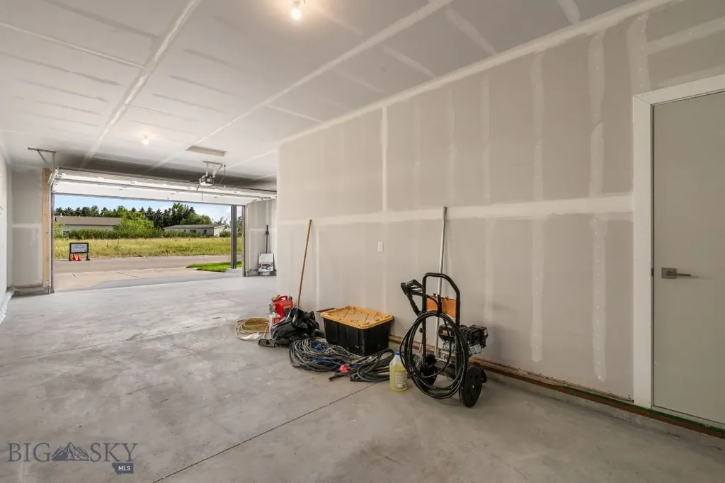 813 Spaniel Lane Belgrade MT 59714