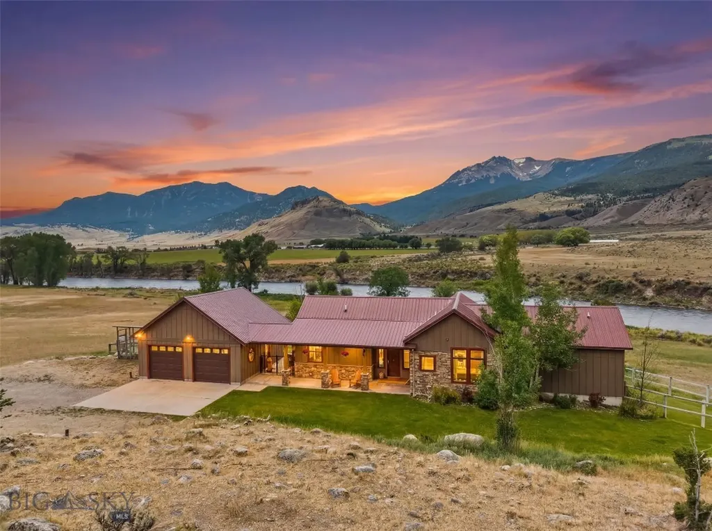 521 Us Highway 89 S Gardiner MT 59030