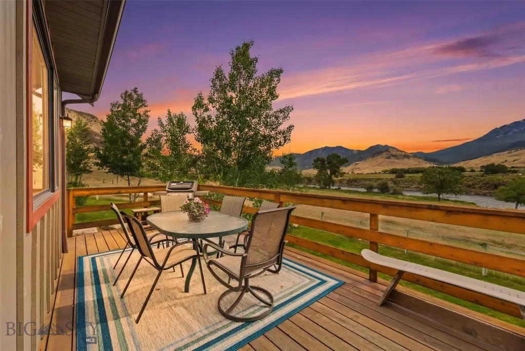 521 Us Highway 89 S Gardiner MT 59030