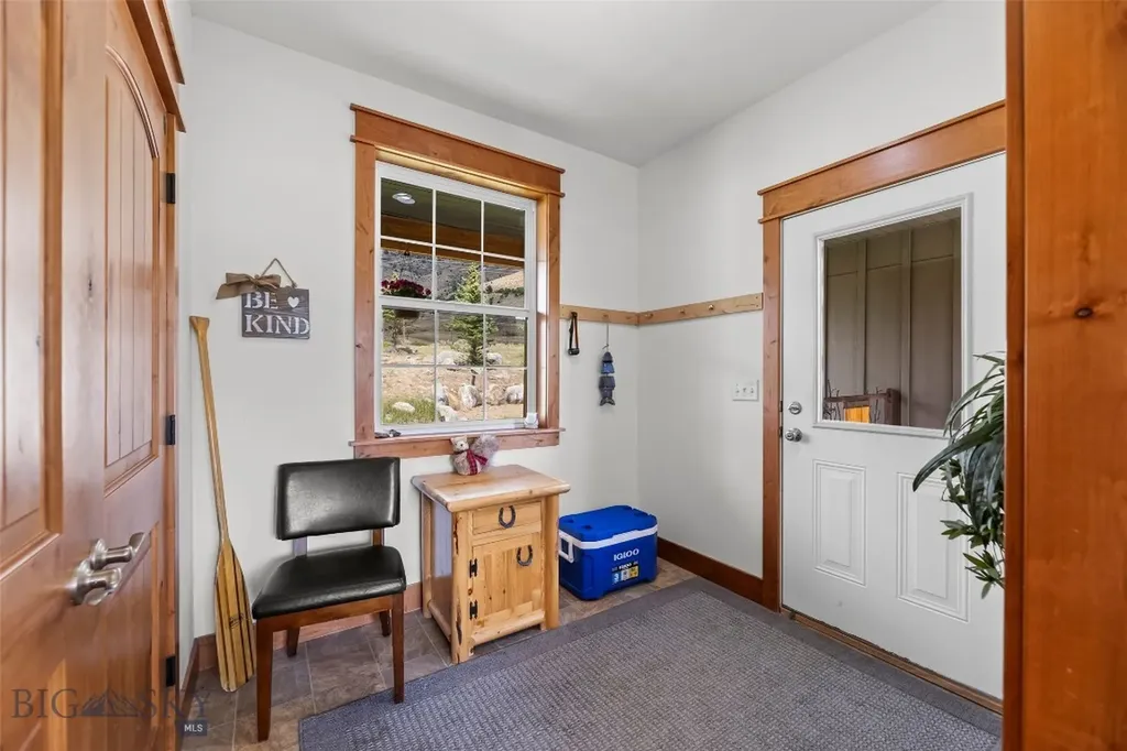521 Us Highway 89 S Gardiner MT 59030