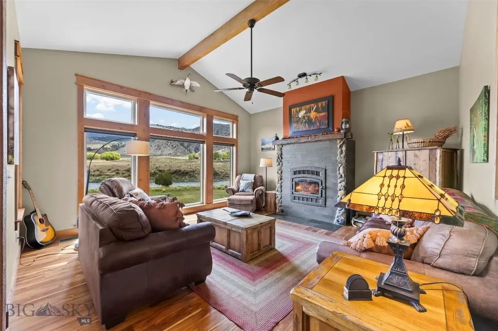 521 Us Highway 89 S Gardiner MT 59030