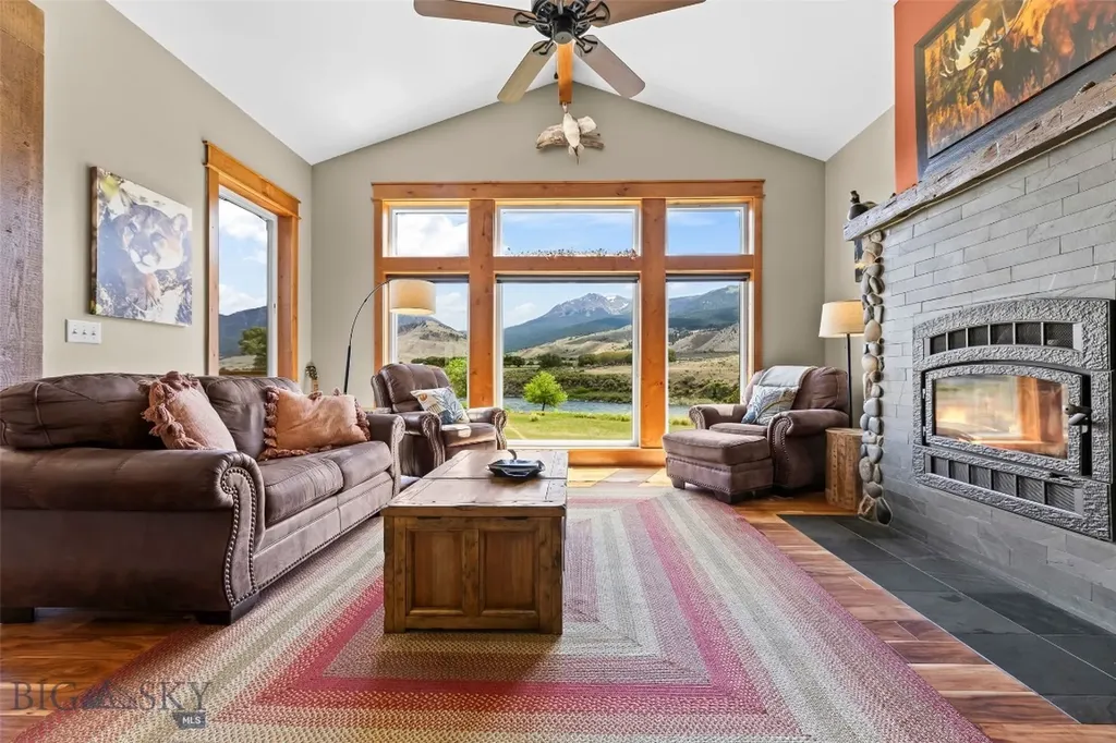 521 Us Highway 89 S Gardiner MT 59030