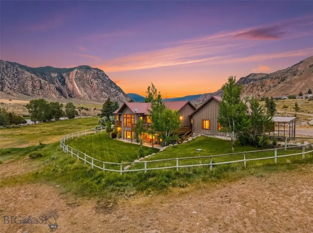 521 Us Highway 89 S Gardiner MT 59030