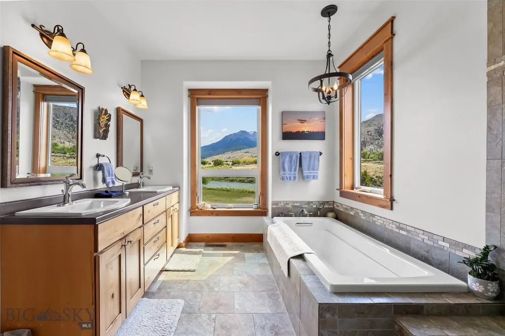 521 Us Highway 89 S Gardiner MT 59030