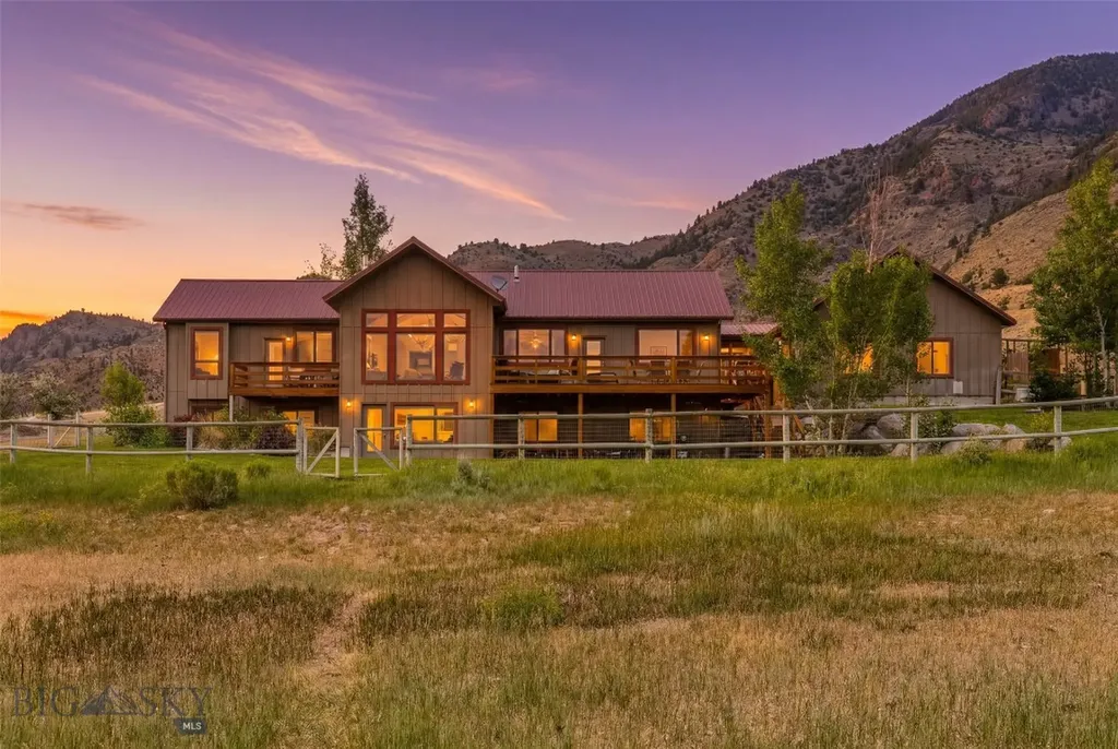 521 Us Highway 89 S Gardiner MT 59030