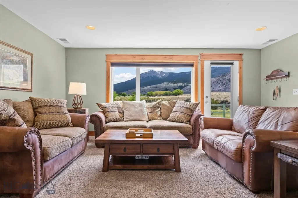 521 Us Highway 89 S Gardiner MT 59030