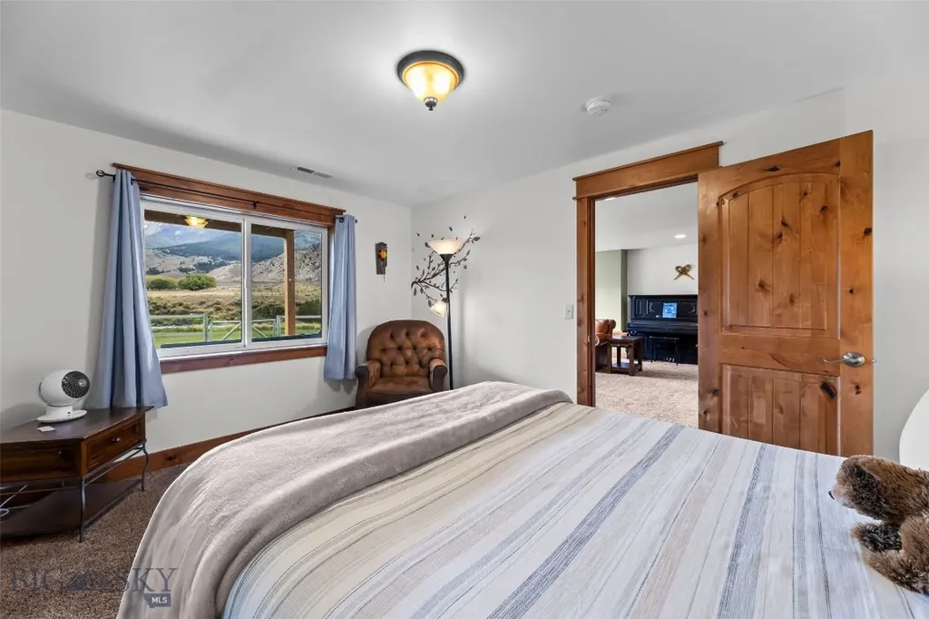 521 Us Highway 89 S Gardiner MT 59030