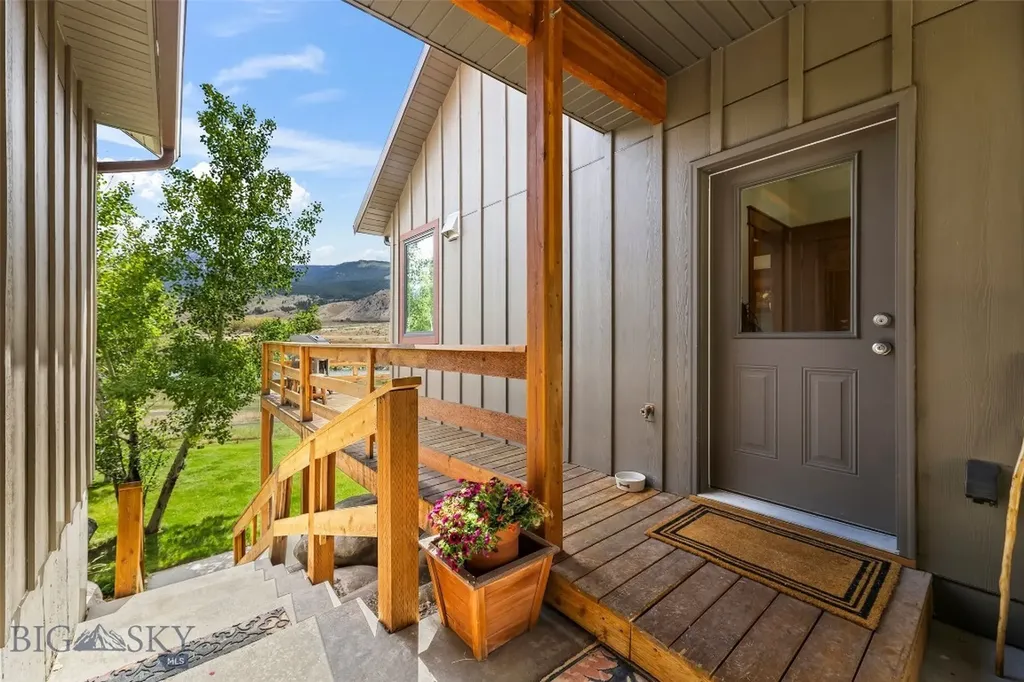 521 Us Highway 89 S Gardiner MT 59030