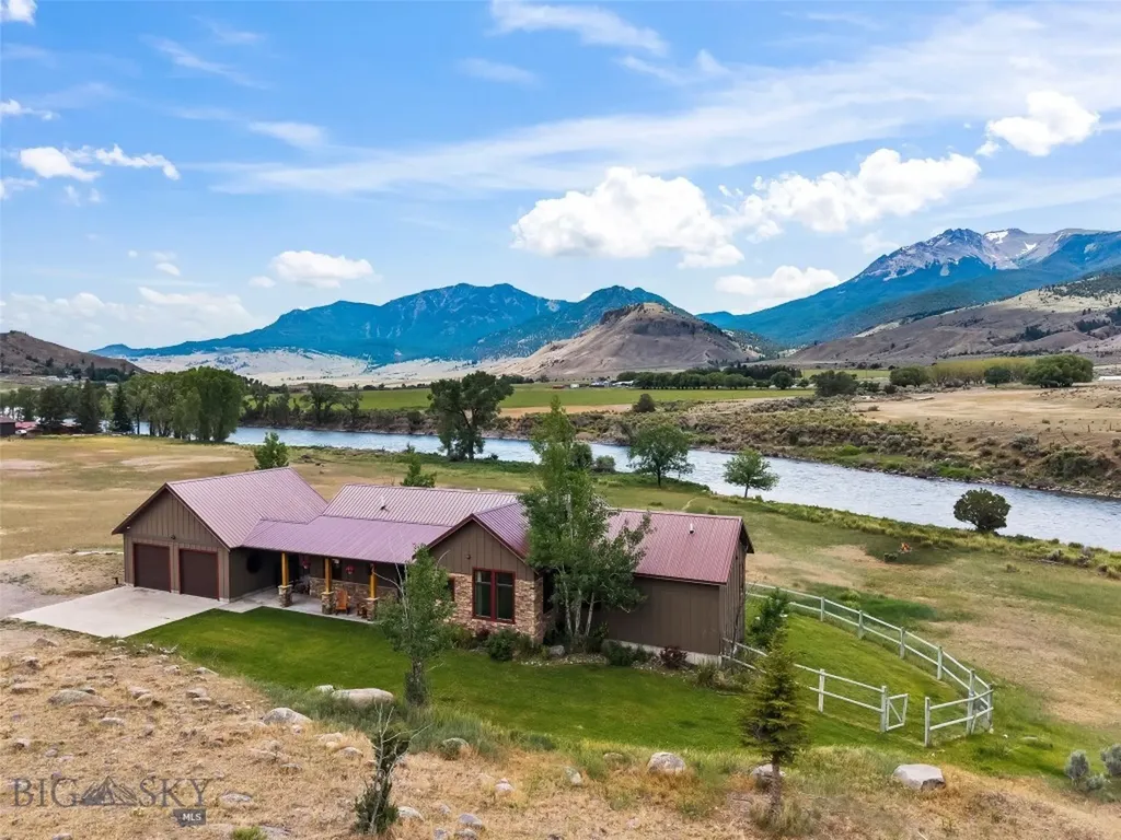 521 Us Highway 89 S Gardiner MT 59030