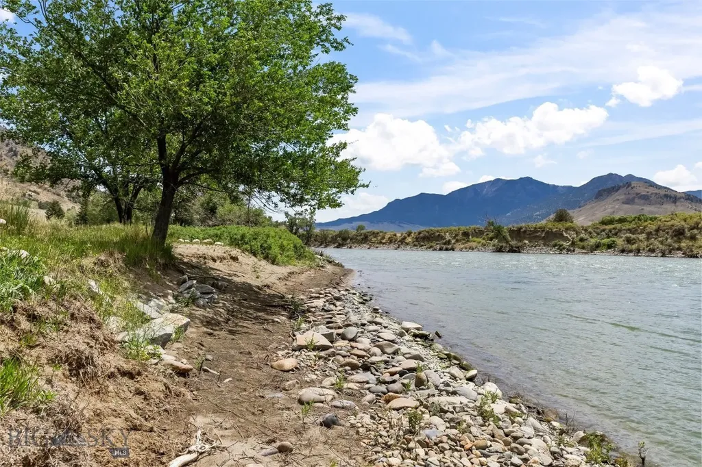 521 Us Highway 89 S Gardiner MT 59030