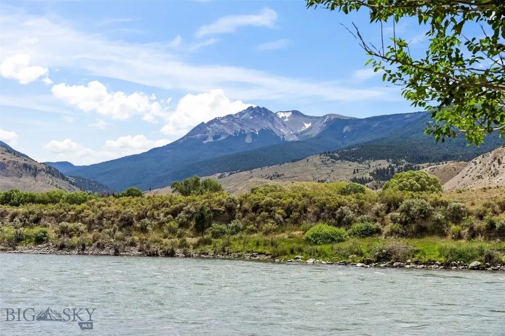 521 Us Highway 89 S Gardiner MT 59030