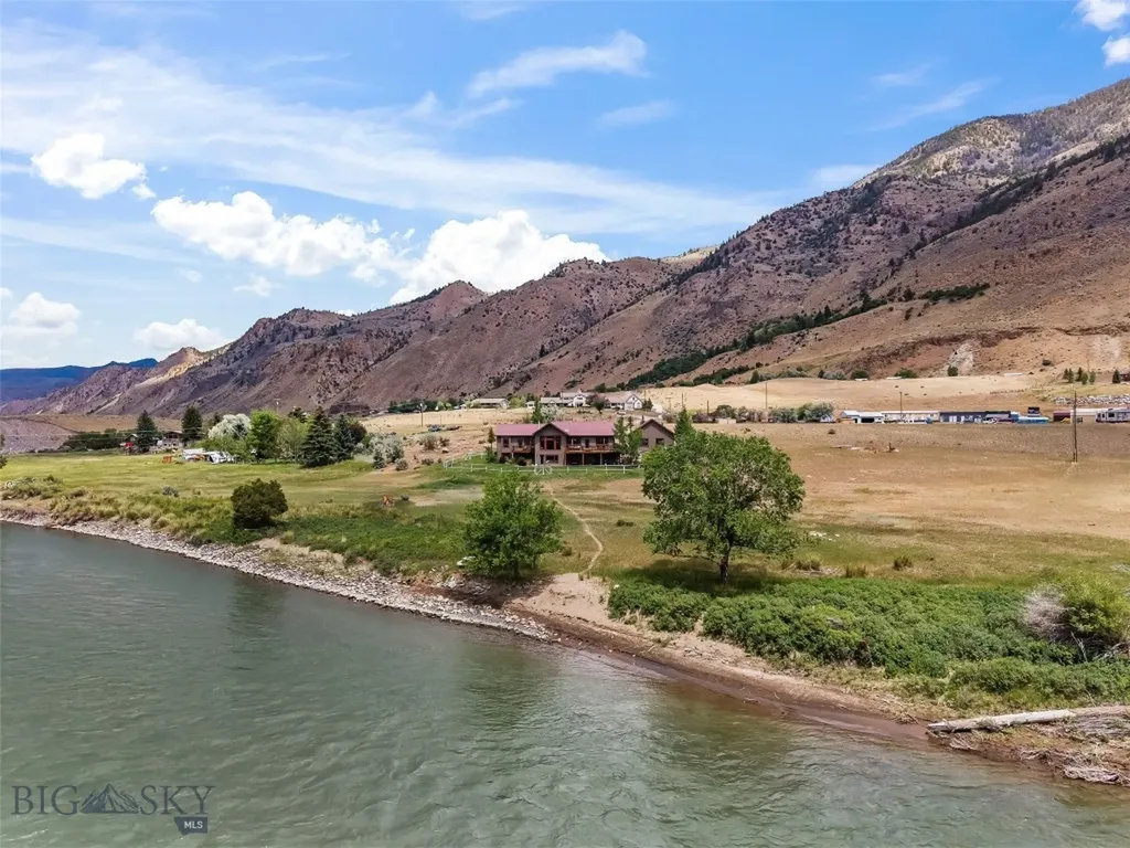 521 Us Highway 89 S Gardiner MT 59030
