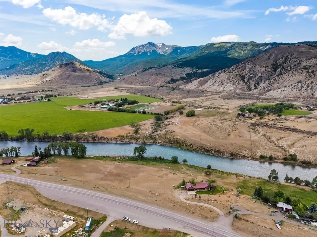 521 Us Highway 89 S Gardiner MT 59030