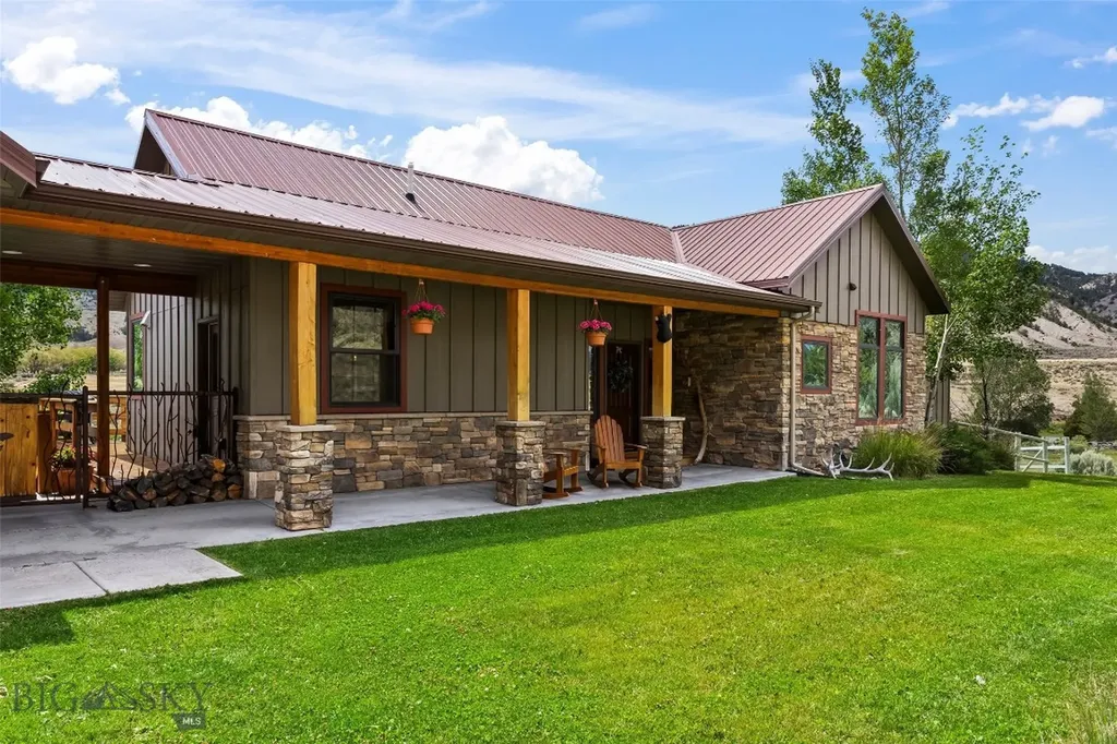521 Us Highway 89 S Gardiner MT 59030