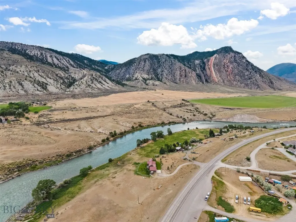 521 Us Highway 89 S Gardiner MT 59030