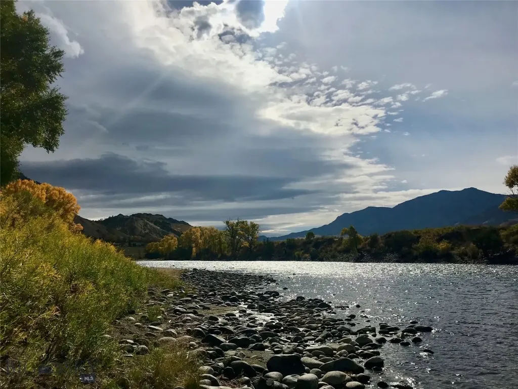 521 Us Highway 89 S Gardiner MT 59030