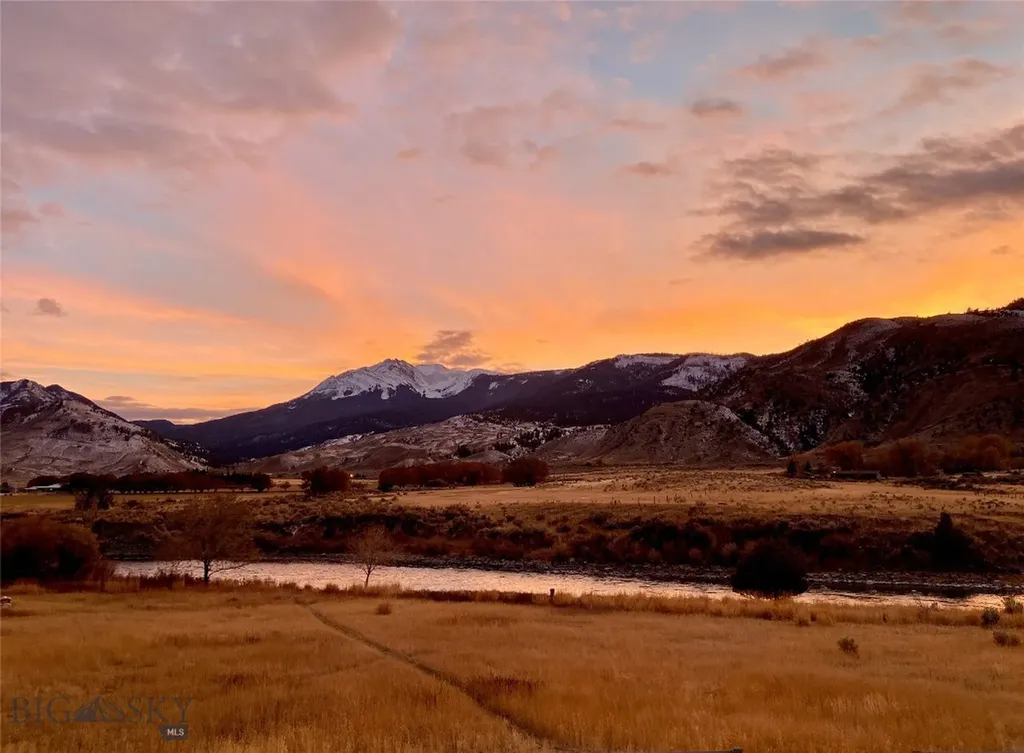 521 Us Highway 89 S Gardiner MT 59030