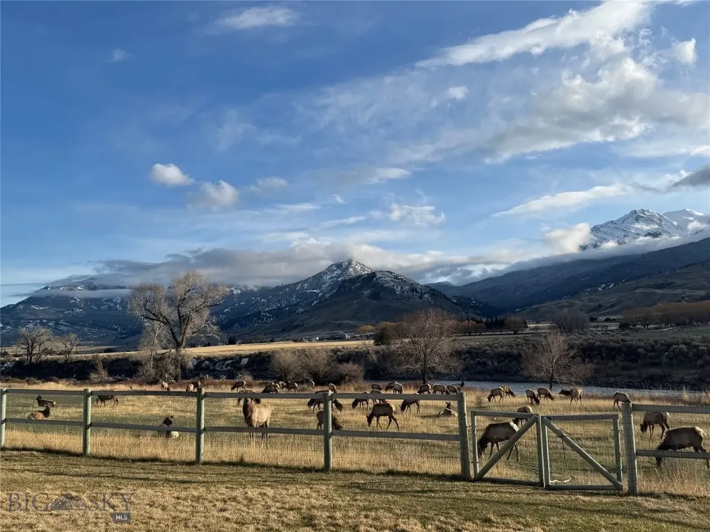 521 Us Highway 89 S Gardiner MT 59030