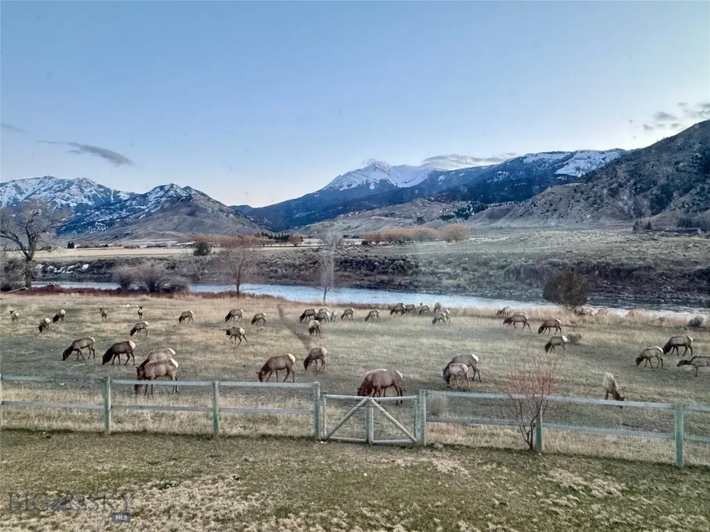 521 Us Highway 89 S Gardiner MT 59030