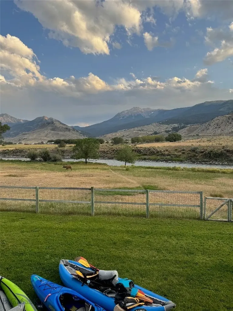 521 Us Highway 89 S Gardiner MT 59030