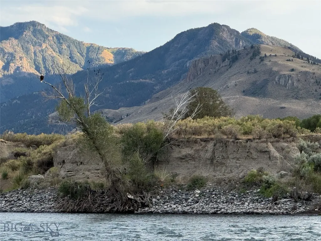521 Us Highway 89 S Gardiner MT 59030