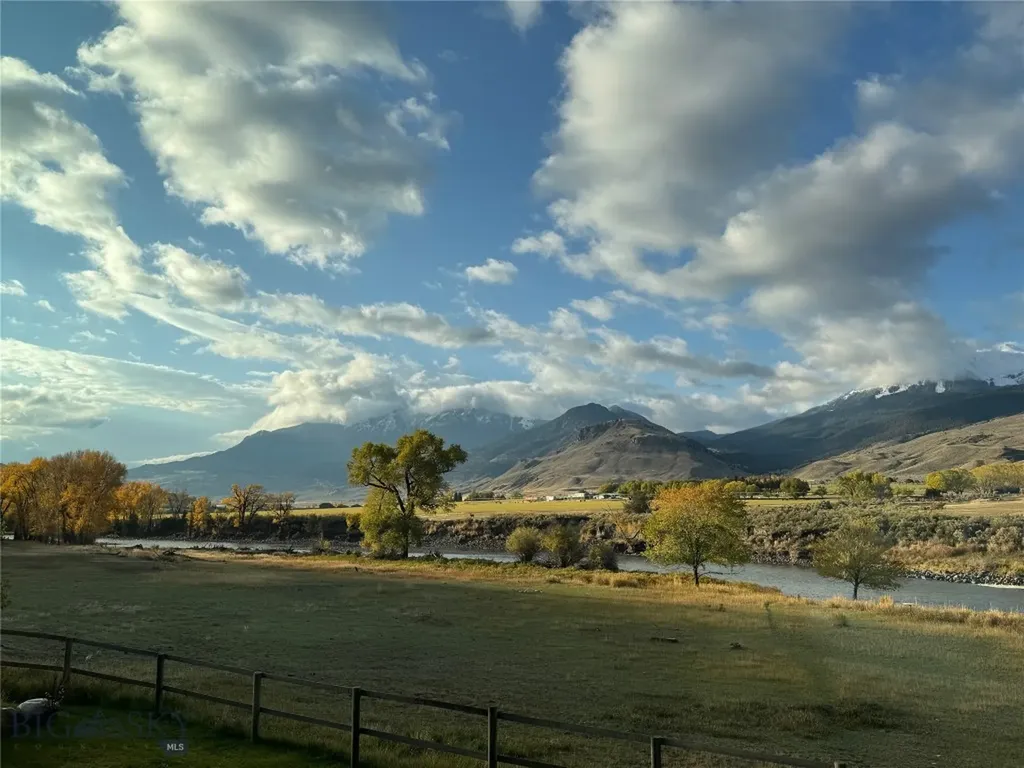 521 Us Highway 89 S Gardiner MT 59030