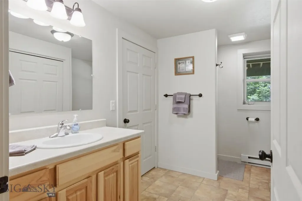 64758 Gallatin Road Gallatin Gateway MT 59730