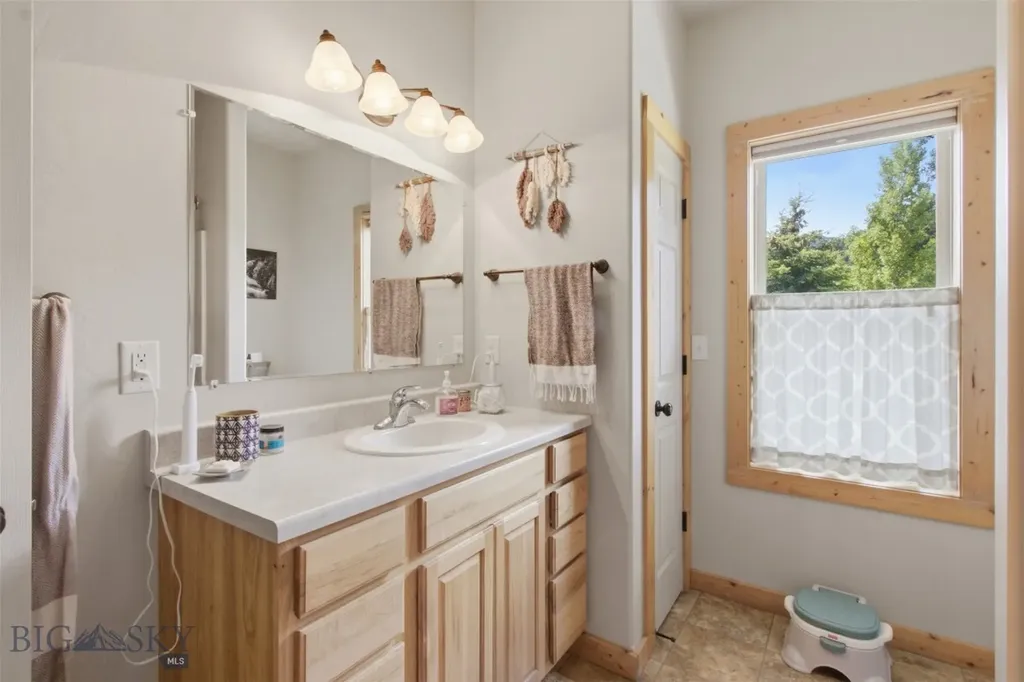 64758 Gallatin Road Gallatin Gateway MT 59730