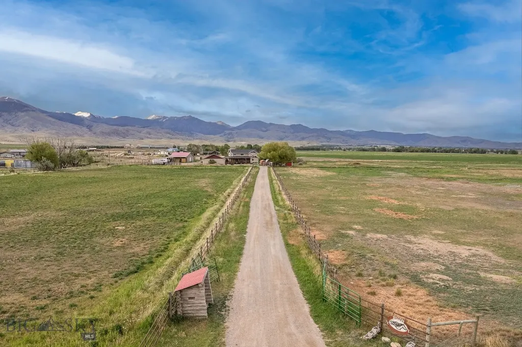 868 Middle Road Twin Bridges MT 59754