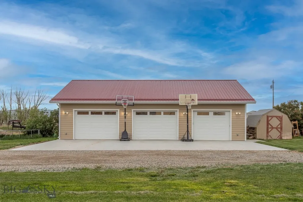 868 Middle Road Twin Bridges MT 59754