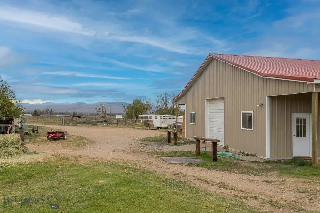 868 Middle Road Twin Bridges MT 59754