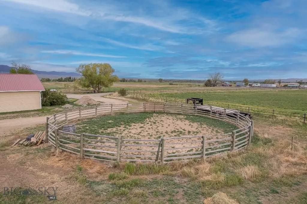868 Middle Road Twin Bridges MT 59754