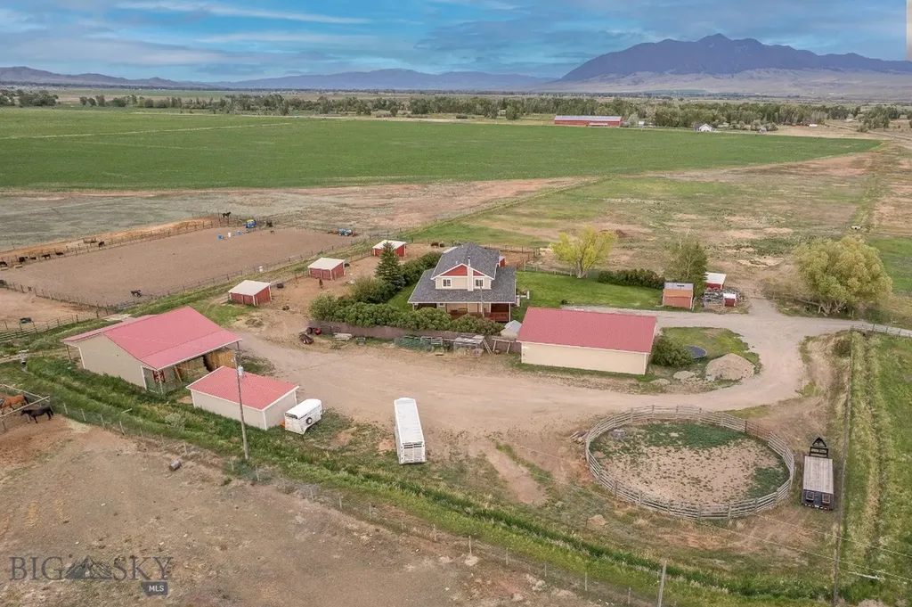 868 Middle Road Twin Bridges MT 59754