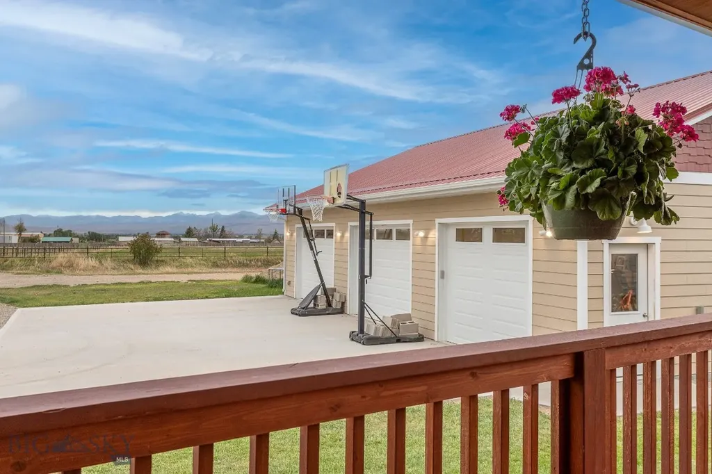 868 Middle Road Twin Bridges MT 59754