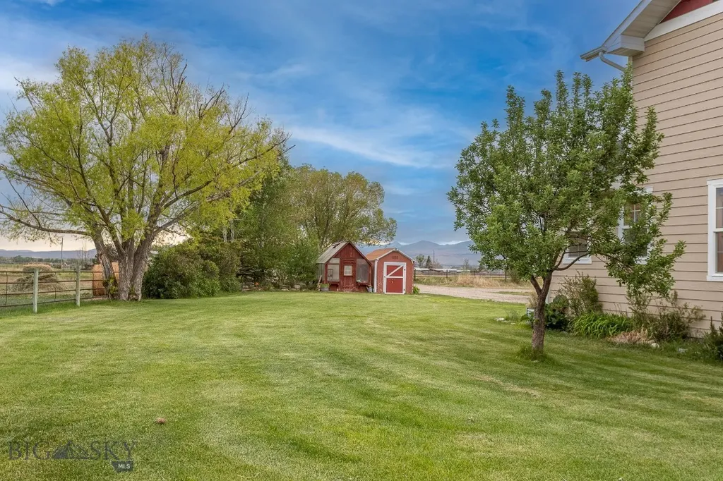 868 Middle Road Twin Bridges MT 59754