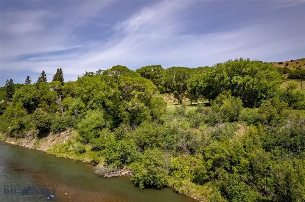 1005 East River Road Emigrant MT 59027