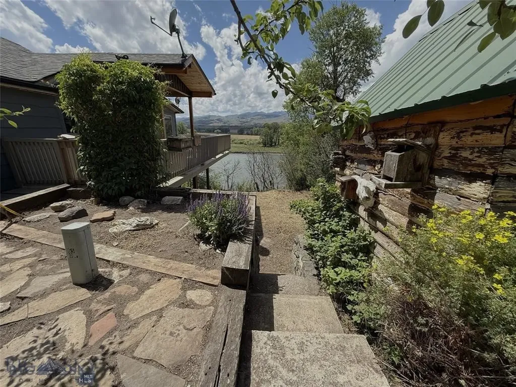 1005 East River Road Emigrant MT 59027