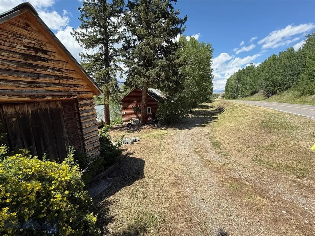 1005 East River Road Emigrant MT 59027