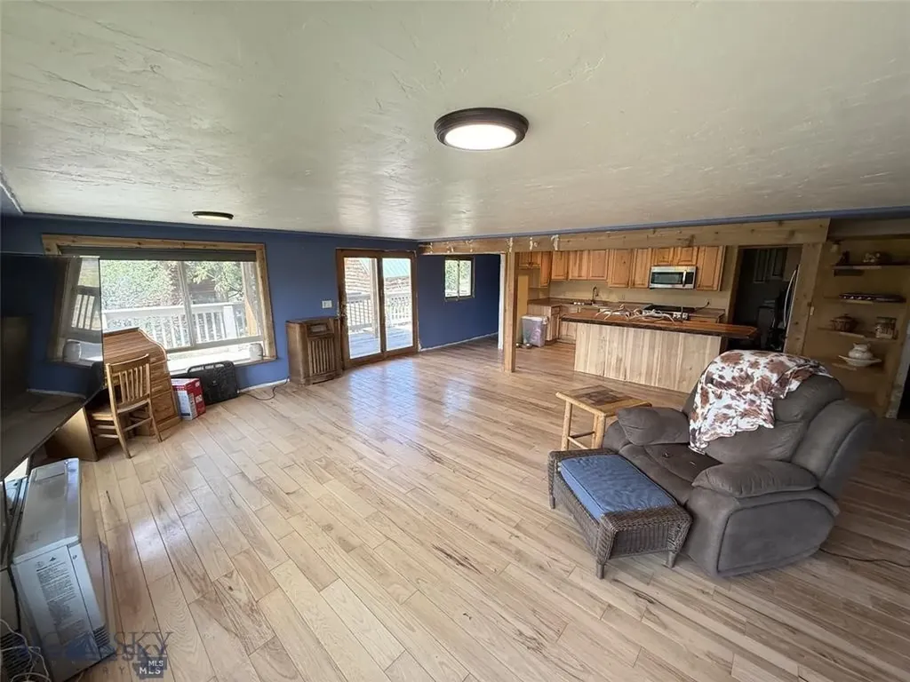 1005 East River Road Emigrant MT 59027