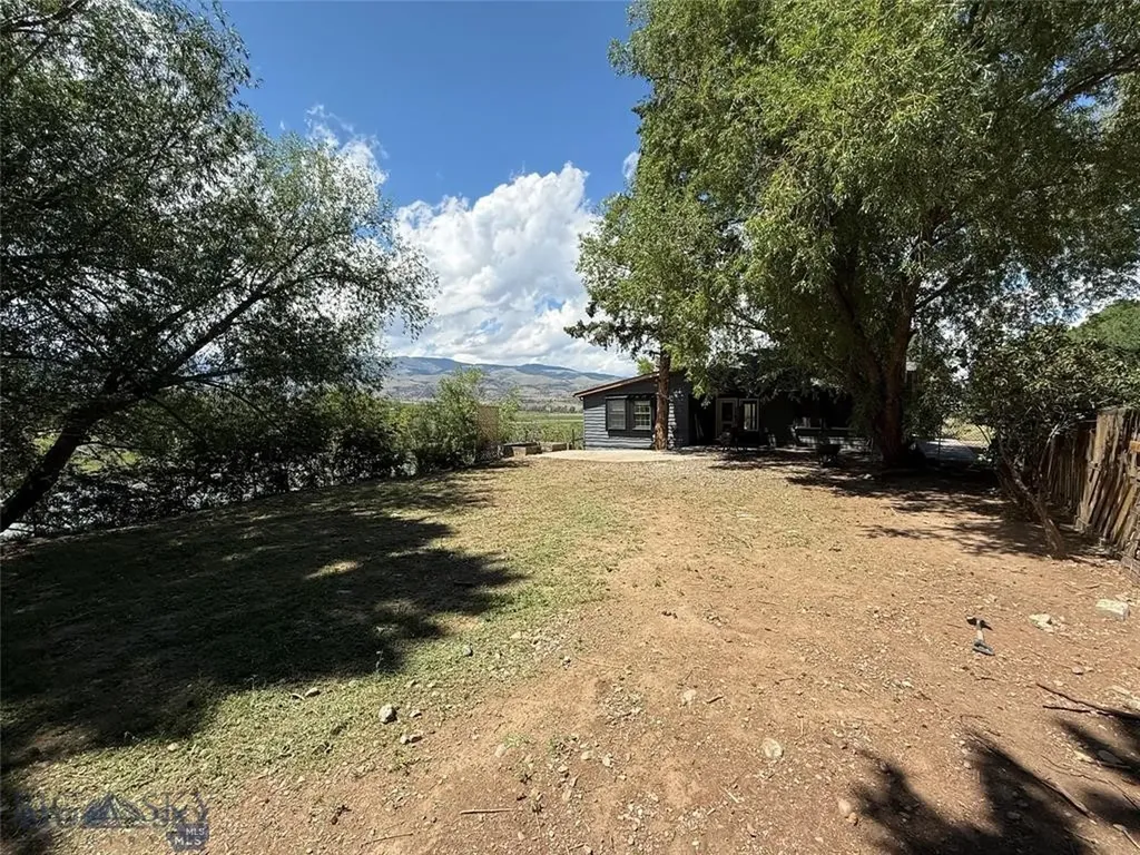 1005 East River Road Emigrant MT 59027