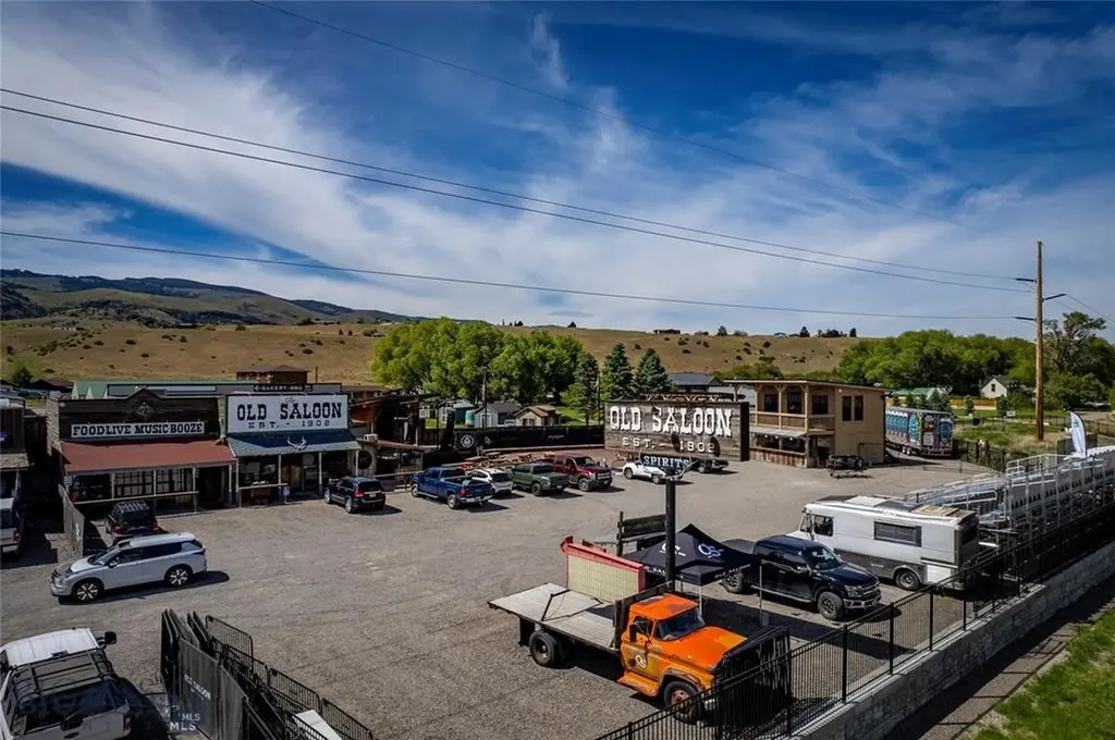 1005 East River Road Emigrant MT 59027