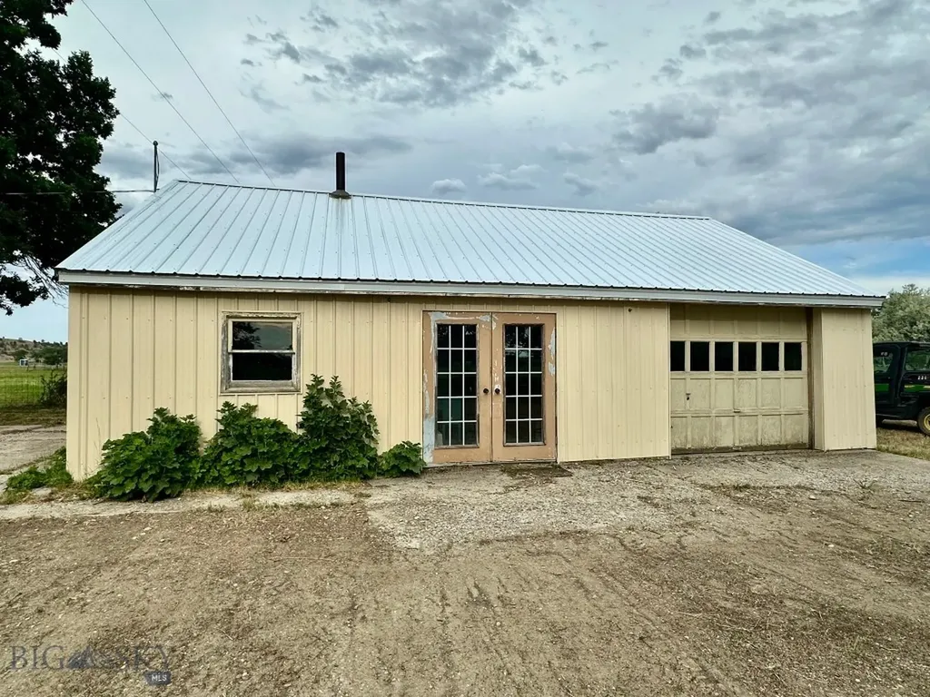 417 River Avenue E Ryegate MT 59074