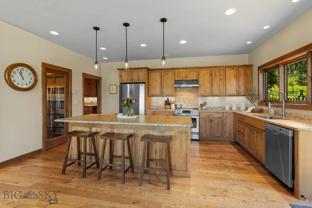 303 S Big Elk Meadow Road Gallatin Gateway MT 59730