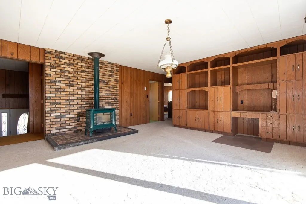 453 Middle Road Sheridan MT 59749